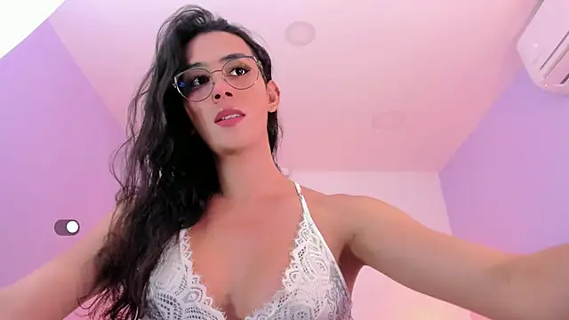 Snapshot of Andrea_Marinn chatting on 11/21/25, 02:32 Andrea Marinn online show from 11/21/25, 02:32