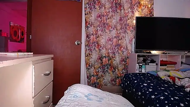 yselahot online show from 03/07/25, 08:22