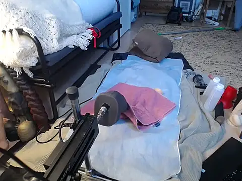 Snapshot of natjuk chatting on 12/19/25, 10:55 natjuk online show from 12/19/25, 10:55