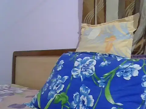 Snapshot of mrose8080 chatting on 12/17/25, 08:04 mrose8080 online show from 12/17/25, 08:04