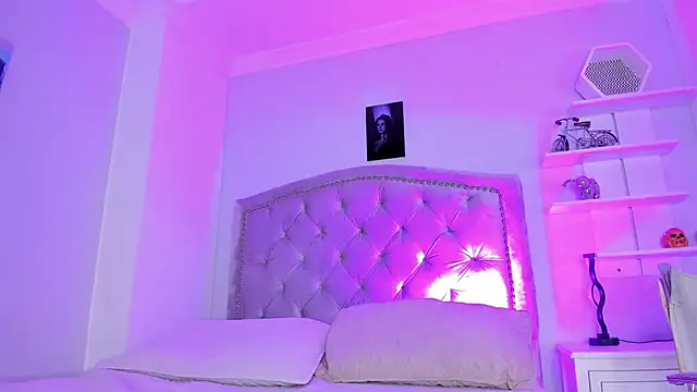 CamileHolmes online show from 12/29/24, 05:21