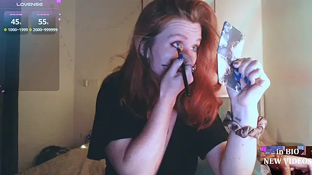 Snapshot of Cassie_Wild chatting on 12/04/25, 01:42 Cassie Wild online show from 12/04/25, 01:42