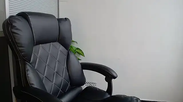 Tiffanysurez  online show from 07/18/26, 10:02
