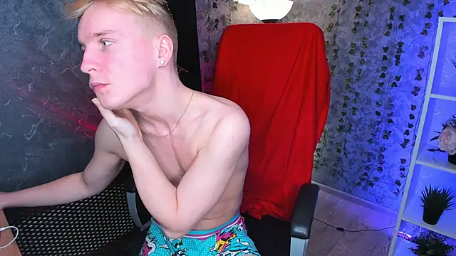 Snapshot of AlexxSweet chatting on 12/04/24, 10:35 AlexxSweet online show from 12/04/24, 10:35