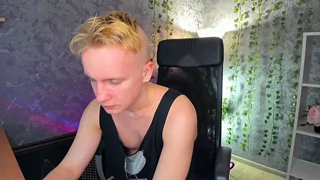 Snapshot of AlexxSweet chatting on 12/28/24, 07:33 AlexxSweet online show from 12/28/24, 07:33