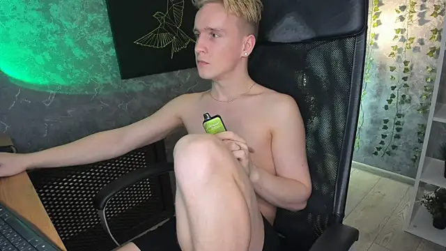 Snapshot of AlexxSweet chatting on 01/18/25, 03:59 AlexxSweet online show from 01/18/25, 03:59