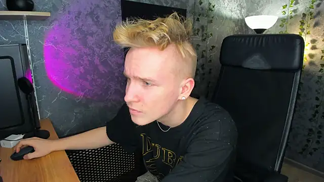 Snapshot of AlexxSweet chatting on 02/08/25, 06:43 AlexxSweet online show from 02/08/25, 06:43