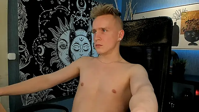 Snapshot of AlexxSweet chatting on 03/01/25, 04:00 AlexxSweet online show from 03/01/25, 04:00