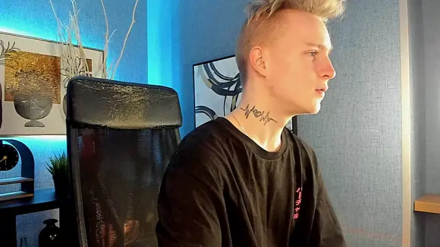 Snapshot of AlexxSweet chatting on 03/16/25, 06:53 AlexxSweet online show from 03/16/25, 06:53