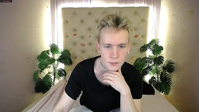 Snapshot of AlexxSweet chatting on 03/23/25, 05:10 AlexxSweet online show from 03/23/25, 05:10