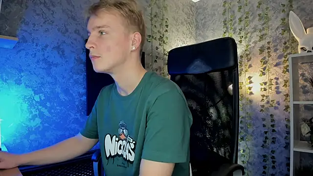 Snapshot of AlexxSweet chatting on 10/05/25, 06:45 AlexxSweet online show from 10/05/25, 06:45