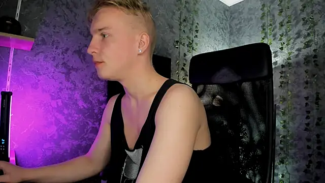 Snapshot of AlexxSweet chatting on 10/25/25, 06:54 AlexxSweet online show from 10/25/25, 06:54