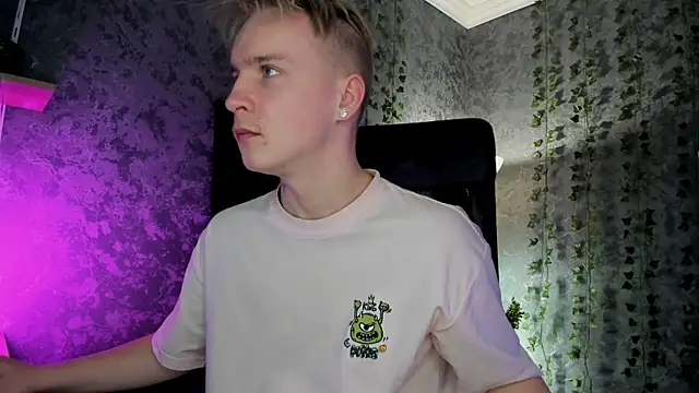 Snapshot of AlexxSweet chatting on 11/02/25, 07:00 AlexxSweet online show from 11/02/25, 07:00