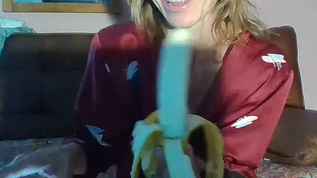 Strip-Nomy online show from 04/17/26, 03:53