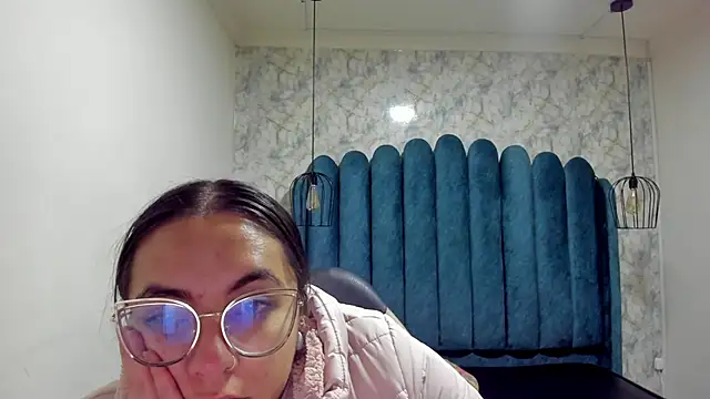 nalalye cruzz  online show from 10/03/25, 02:30