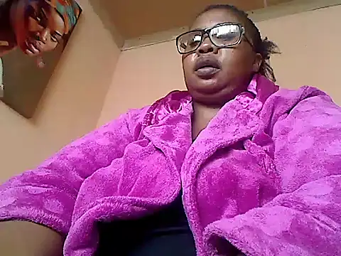 Snapshot of ZOQULUx chatting on 12/23/24, 11:25 ZOQULUx online show from 12/23/24, 11:25