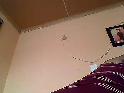 Snapshot of ZOQULUx chatting on 01/09/25, 04:28 ZOQULUx online show from 01/09/25, 04:28