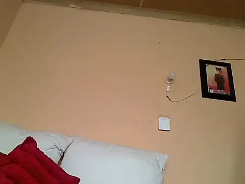 Snapshot of ZOQULUx chatting on 02/16/25, 10:43 ZOQULUx online show from 02/16/25, 10:43