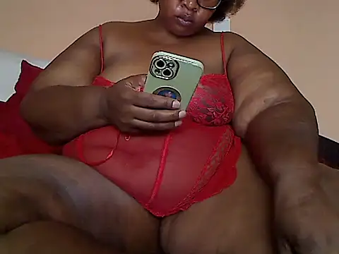 Snapshot of ZOQULUx chatting on 02/16/25, 01:49 ZOQULUx online show from 02/16/25, 01:49