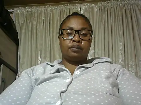 Snapshot of ZOQULUx chatting on 03/17/25, 05:49 ZOQULUx online show from 03/17/25, 05:49