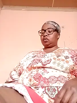 Snapshot of ZOQULUx chatting on 09/24/25, 10:07 ZOQULUx online show from 09/24/25, 10:07