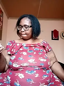 Snapshot of ZOQULUx chatting on 11/27/25, 07:54 ZOQULUx online show from 11/27/25, 07:54