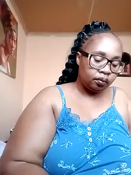 Snapshot of ZOQULUx chatting on 12/17/25, 06:41 ZOQULUx online show from 12/17/25, 06:41