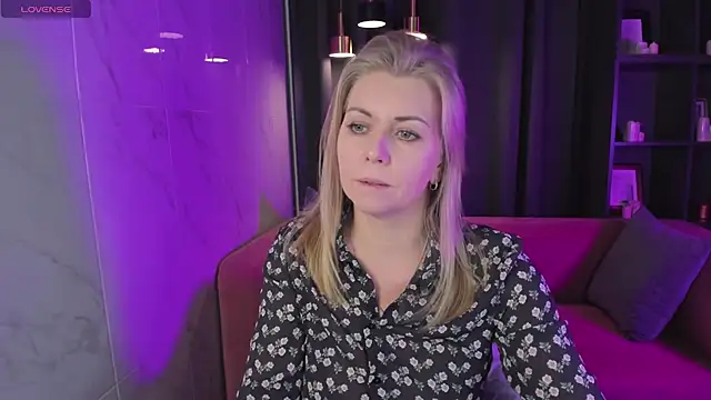 Annie Light online show from 12/17/24, 05:40