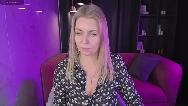 Annie Light online show from 12/17/24, 12:00