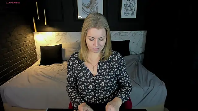 Annie Light online show from 01/27/25, 08:51