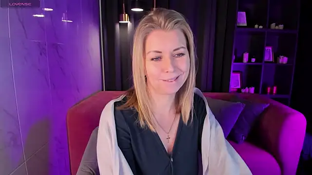 Annie Light online show from 02/11/25, 08:48