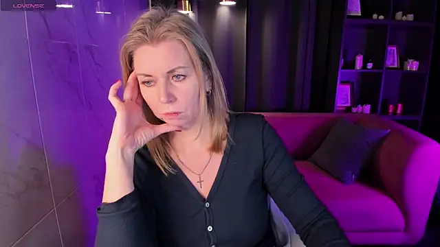 Annie Light online show from 02/11/25, 11:54