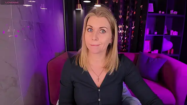 Annie Light online show from 02/20/25, 06:06