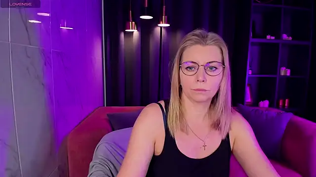 Annie Light online show from 03/14/25, 05:38