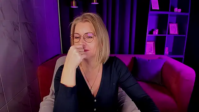 Annie Light online show from 10/21/25, 05:41