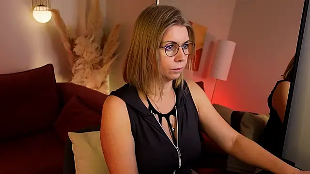 Snapshot of Annie_Light chatting on 02/09/26, 06:39 Annie Light online show from 02/09/26, 06:39