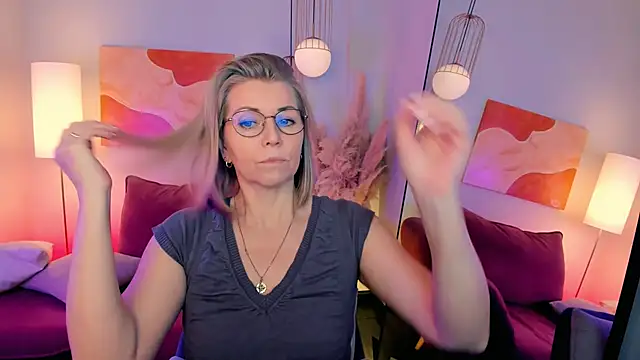 Snapshot of Annie_Light chatting on 02/10/26, 06:39 Annie Light online show from 02/10/26, 06:39