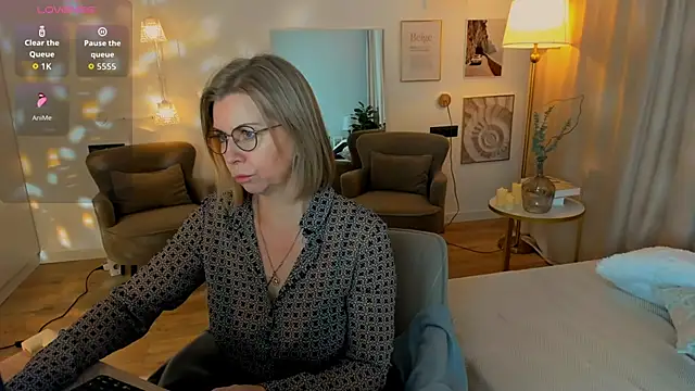 Snapshot of Annie_Light chatting on 02/24/26, 06:22 Annie Light online show from 02/24/26, 06:22