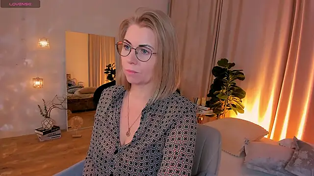 Annie Light online show from 04/03/26, 06:55