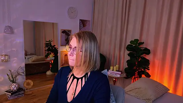 Annie Light online show from 05/06/26, 06:41