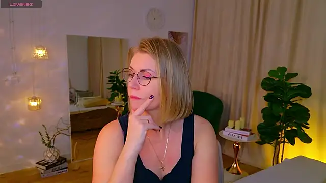 Annie Light online show from 05/18/26, 08:20
