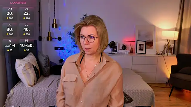 Annie Light online show from 06/01/26, 07:32
