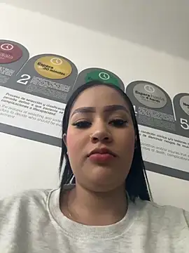 Snapshot of Luisa_Fernandaa chatting on 09/24/25, 01:09 Luisa Fernandaa online show from 09/24/25, 01:09