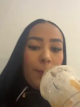 Snapshot of Luisa_Fernandaa chatting on 10/22/25, 10:53 Luisa Fernandaa online show from 10/22/25, 10:53