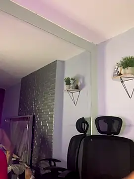 ARON TAYLER01 online show from 10/22/25, 10:37