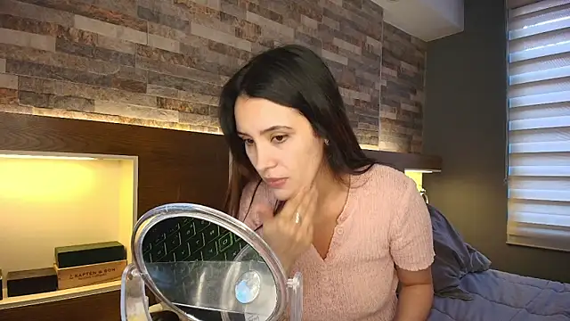 Snapshot of alicewilloww chatting on 10/17/25, 10:01 alicewilloww online show from 10/17/25, 10:01