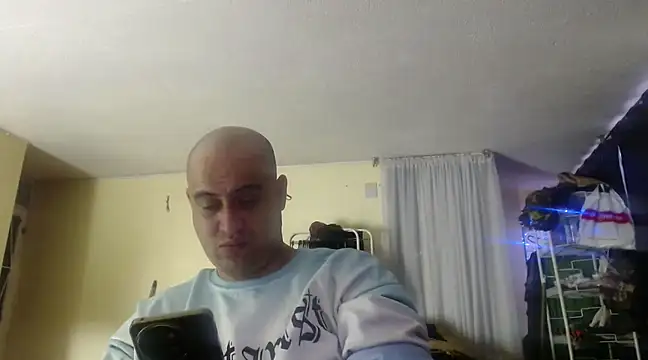 Snapshot of alphaswitchard chatting on 03/21/25, 10:50 alphaswitchard online show from 03/21/25, 10:50