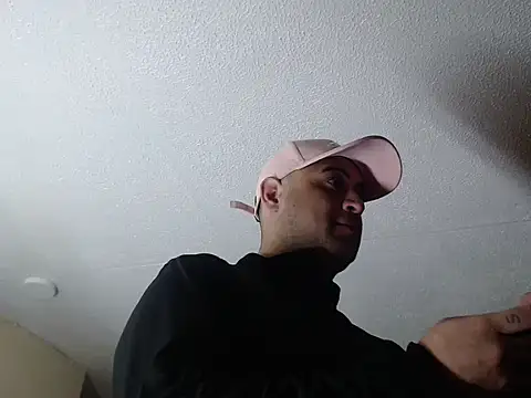 Snapshot of alphaswitchard chatting on 10/03/25, 10:18 alphaswitchard online show from 10/03/25, 10:18