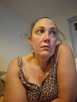 Wisie Cutie online show from 11/04/25, 10:53