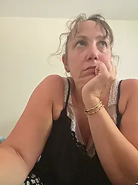 Snapshot of Wisie_Cutie chatting on 06/19/26, 02:10 Wisie Cutie online show from 06/19/26, 02:10